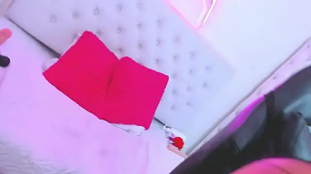 Snapshot of silvana__miller chatting on 01-22-25, 10:05 silvana miller online show from 01-22-25, 10:05