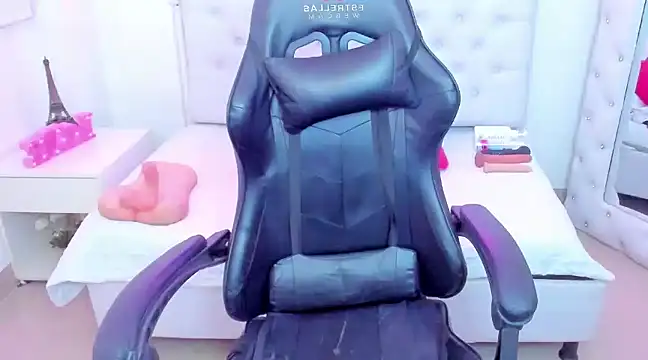 Snapshot of silvana__miller chatting on 01-30-25, 07:04 silvana miller online show from 01-30-25, 07:04