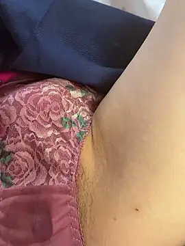 Snapshot of alice__1111 chatting on 11-23-25, 11:32 alice 1111 online show from 11-23-25, 11:32