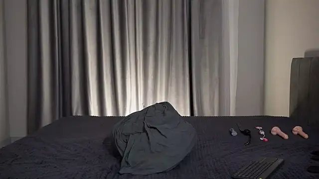 Snapshot of Nik_Sharp chatting on 05-13-26, 05:10 Nik Sharp online show from 05-13-26, 05:10