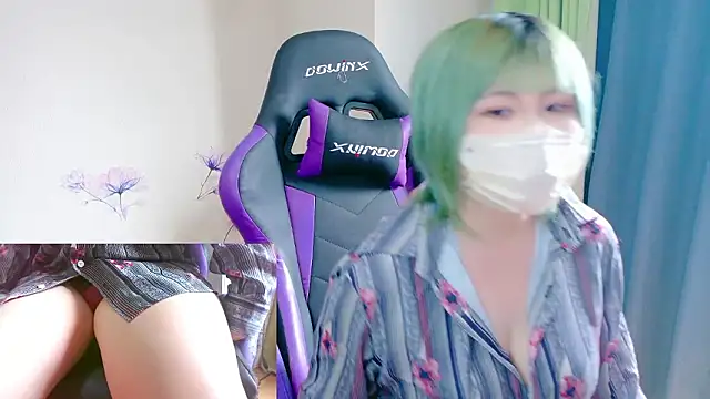 Snapshot of hazuki_8008 chatting on 09-30-25, 03:55 hazuki 8008 online show from 09-30-25, 03:55