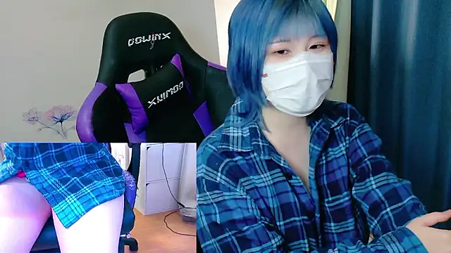 Snapshot of hazuki_8008 chatting on 10-24-25, 03:58 hazuki 8008 online show from 10-24-25, 03:58