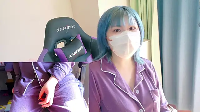 Snapshot of hazuki_8008 chatting on 11-14-25, 01:37 hazuki 8008 online show from 11-14-25, 01:37