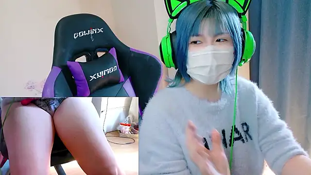 Snapshot of hazuki_8008 chatting on 11-17-25, 03:12 hazuki 8008 online show from 11-17-25, 03:12