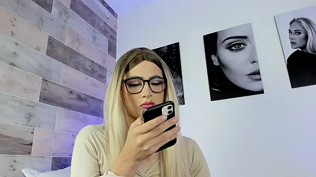 Snapshot of JESSI_NAOMI chatting on 01-11-25, 08:33 JESSI NAOMI online show from 01-11-25, 08:33