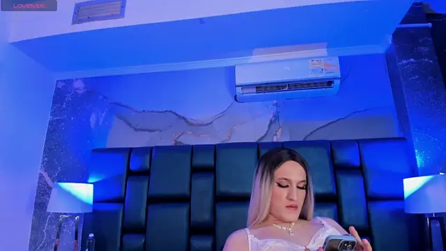 Snapshot of JESSI_NAOMI chatting on 02-04-25, 07:07 JESSI NAOMI online show from 02-04-25, 07:07