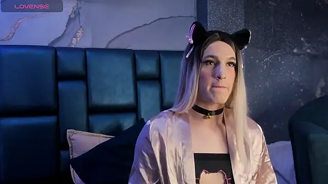 Snapshot of JESSI_NAOMI chatting on 02-05-25, 04:16 JESSI NAOMI online show from 02-05-25, 04:16