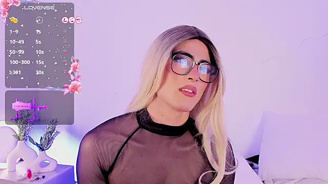 Snapshot of JESSI_NAOMI chatting on 03-05-25, 05:29 JESSI NAOMI online show from 03-05-25, 05:29