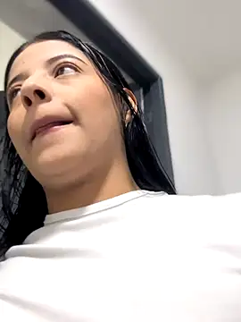 Snapshot of Arilw chatting on 09-17-25, 01:13 Arilw online show from 09-17-25, 01:13