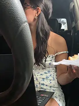 Snapshot of Arilw chatting on 11-22-25, 12:26 Arilw online show from 11-22-25, 12:26