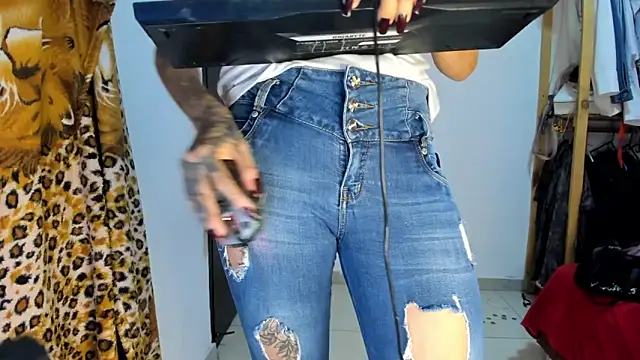 Charllote23 online show from 03-18-25, 06:36