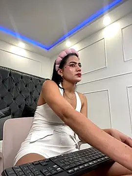 ariel jonees online show from 12-14-25, 05:13