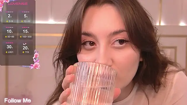 Snapshot of MaryReel chatting on 02-04-25, 03:15 MaryReel online show from 02-04-25, 03:15