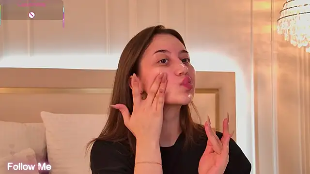 Snapshot of MaryReel chatting on 09-25-25, 03:21 MaryReel online show from 09-25-25, 03:21