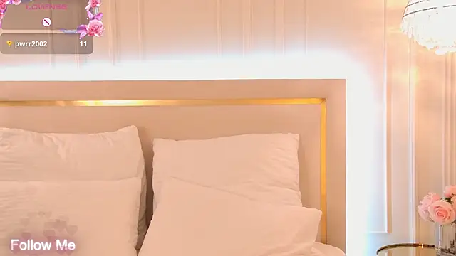 Snapshot of MaryReel chatting on 10-01-25, 03:23 MaryReel online show from 10-01-25, 03:23