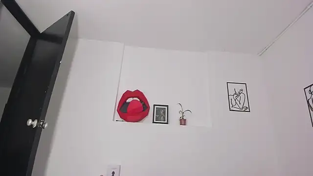 Snapshot of cloehonney chatting on 02-28-25, 12:10 cloehonney online show from 02-28-25, 12:10