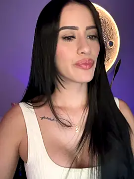 Snapshot of SarahhSmitth1 chatting on 09-10-25, 12:32 SarahhSmitth1 online show from 09-10-25, 12:32