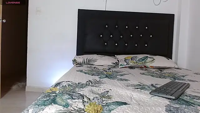 Snapshot of Adele_Rush chatting on 09-18-25, 03:41 Adele Rush online show from 09-18-25, 03:41