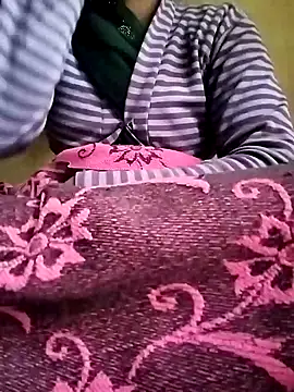 Snapshot of Cutkajal chatting on 12-13-24, 01:48 Cutkajal online show from 12-13-24, 01:48