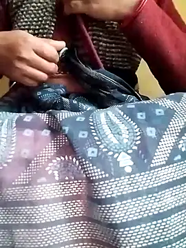 Snapshot of Cutkajal chatting on 12-21-24, 01:58 Cutkajal online show from 12-21-24, 01:58
