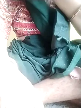 Snapshot of Cutkajal chatting on 03-03-25, 07:32 Cutkajal online show from 03-03-25, 07:32