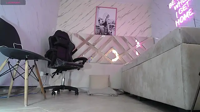 Snapshot of Tomoe_b chatting on 01-09-25, 03:15 Tomoe b online show from 01-09-25, 03:15