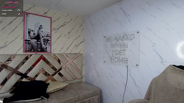 Snapshot of Tomoe_b chatting on 01-24-25, 03:32 Tomoe b online show from 01-24-25, 03:32