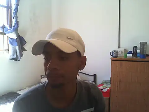 Snapshot of 29YOURZ_28_ chatting on 02-14-25, 01:08 29YOURZ 28 online show from 02-14-25, 01:08