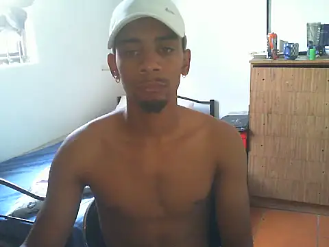 Snapshot of 29YOURZ_28_ chatting on 03-05-25, 09:05 29YOURZ 28 online show from 03-05-25, 09:05