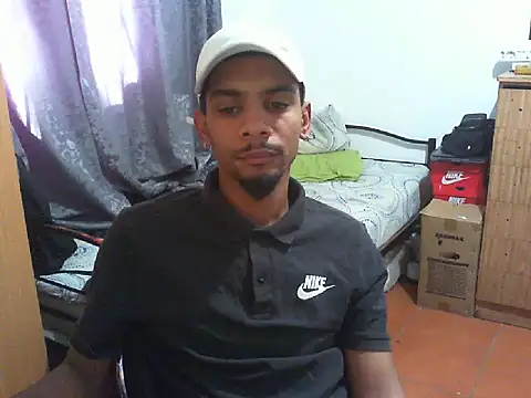 Snapshot of 29YOURZ_28_ chatting on 10-10-25, 01:10 29YOURZ 28 online show from 10-10-25, 01:10