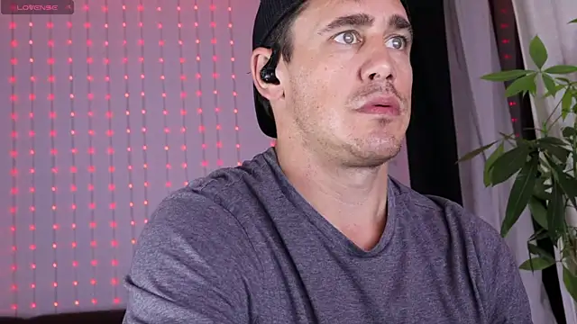 DamienSliick online show from 10-16-25, 03:40