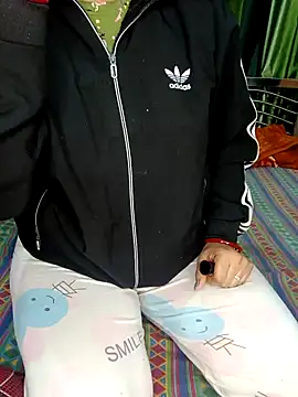 Snapshot of MUMTAJ-1 chatting on 01-12-25, 05:01 MUMTAJ-1 online show from 01-12-25, 05:01