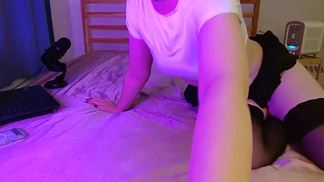 gothgirleden online show from 07-16-26, 05:19