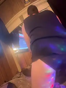 Snapshot of smashb33 chatting on 11-24-25, 09:53 smashb33 online show from 11-24-25, 09:53