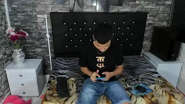 Snapshot of salvadorgomezx chatting on 12-15-24, 07:31 salvadorgomezx online show from 12-15-24, 07:31