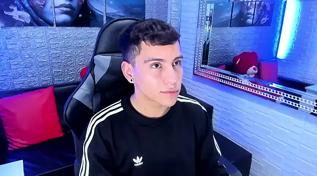 Snapshot of salvadorgomezx chatting on 12-15-24, 10:47 salvadorgomezx online show from 12-15-24, 10:47