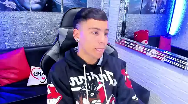 Snapshot of salvadorgomezx chatting on 12-19-24, 07:51 salvadorgomezx online show from 12-19-24, 07:51