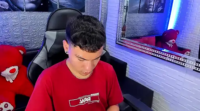 Snapshot of salvadorgomezx chatting on 12-21-24, 01:04 salvadorgomezx online show from 12-21-24, 01:04