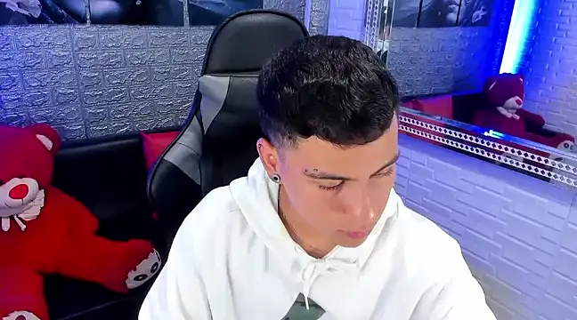 Snapshot of salvadorgomezx chatting on 12-21-24, 08:00 salvadorgomezx online show from 12-21-24, 08:00