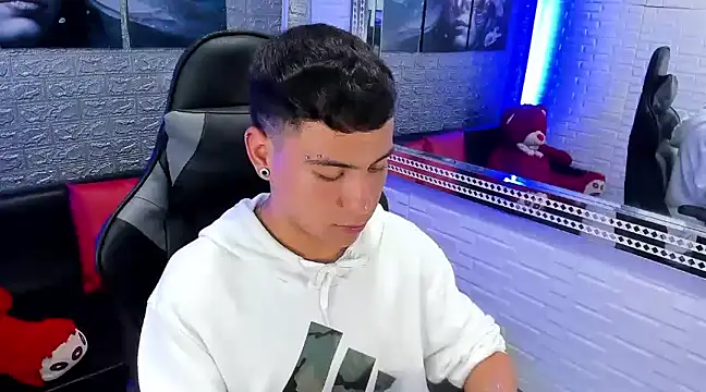 Snapshot of salvadorgomezx chatting on 12-21-24, 11:02 salvadorgomezx online show from 12-21-24, 11:02