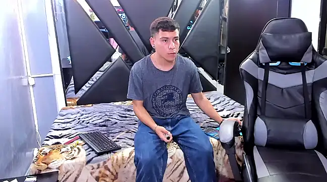 Snapshot of salvadorgomezx chatting on 12-23-24, 11:06 salvadorgomezx online show from 12-23-24, 11:06