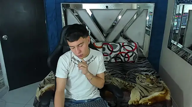 Snapshot of salvadorgomezx chatting on 01-23-25, 12:52 salvadorgomezx online show from 01-23-25, 12:52