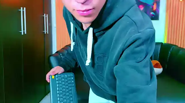 Snapshot of salvadorgomezx chatting on 02-06-25, 02:22 salvadorgomezx online show from 02-06-25, 02:22