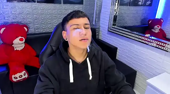 Snapshot of salvadorgomezx chatting on 02-12-25, 05:05 salvadorgomezx online show from 02-12-25, 05:05