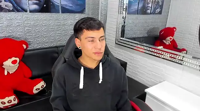 Snapshot of salvadorgomezx chatting on 02-16-25, 01:27 salvadorgomezx online show from 02-16-25, 01:27