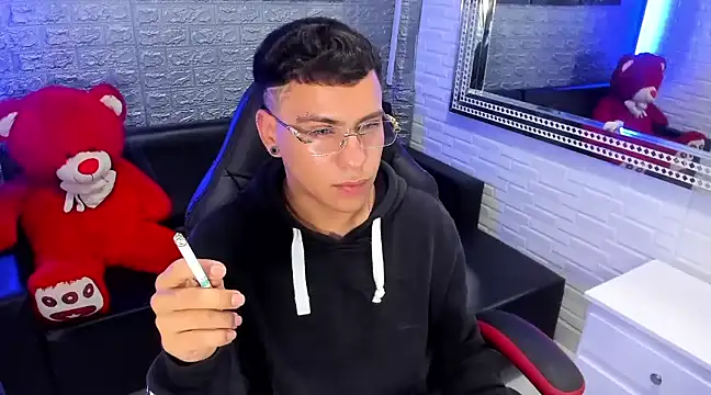 Snapshot of salvadorgomezx chatting on 02-18-25, 06:15 salvadorgomezx online show from 02-18-25, 06:15