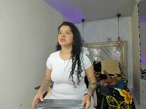 Snapshot of alexa-cooper- chatting on 03-21-26, 12:21 alexa-cooper- online show from 03-21-26, 12:21