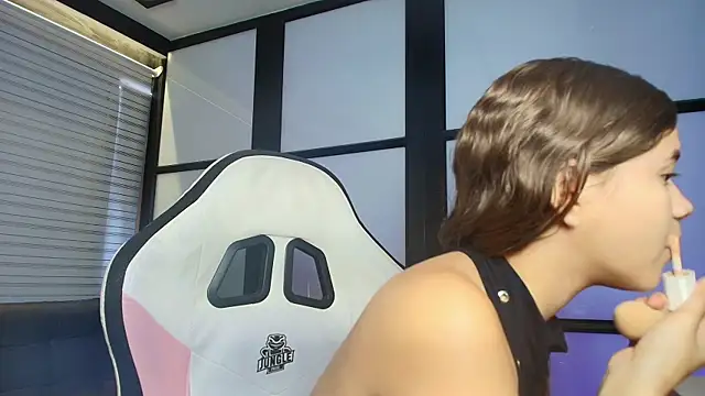 Snapshot of PaigeJayden chatting on 03-06-25, 08:37 PaigeJayden online show from 03-06-25, 08:37