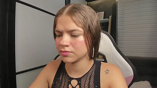 Snapshot of PaigeJayden chatting on 03-10-25, 08:12 PaigeJayden online show from 03-10-25, 08:12