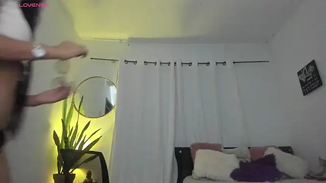 Snapshot of Sophie_sweett19 chatting on 09-15-25, 10:54 Sophie sweett19 online show from 09-15-25, 10:54